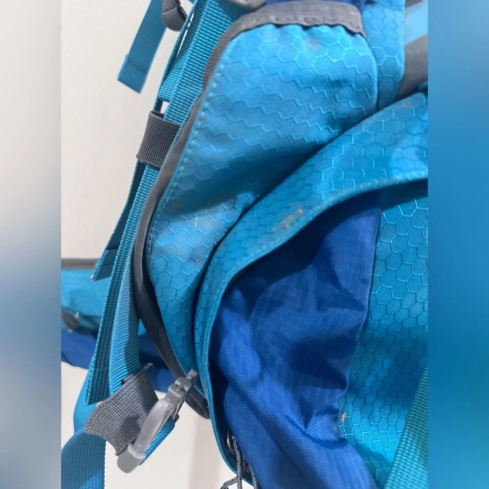 Waynorth Unbranded Teal Lightweight Hiking Backpack for Men